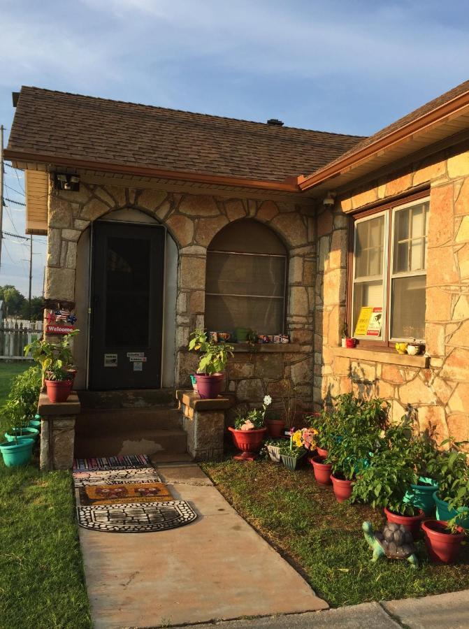 לאוטון Historic Home - Sleeps 4 Adults - 1 Mile To Ft. Sill מראה חיצוני תמונה